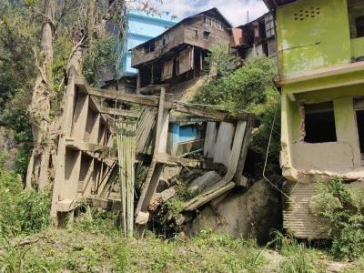 Downstream in the town Dikchu in Sikkim, India, the class focused on community-scale consequences: damaged buildings, disrupted access, and long recovery timelines.